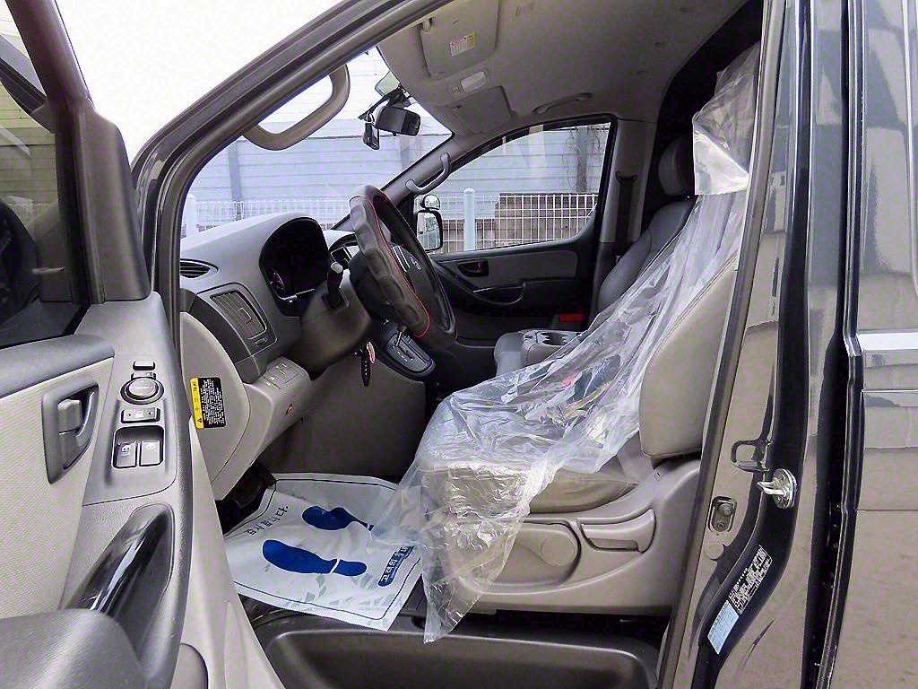 HYUNDAI Starex - Vista 5