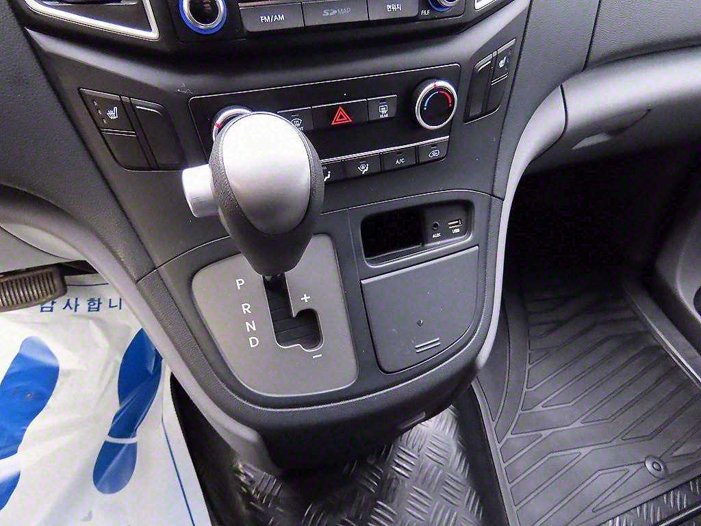 HYUNDAI Starex - Vista 10