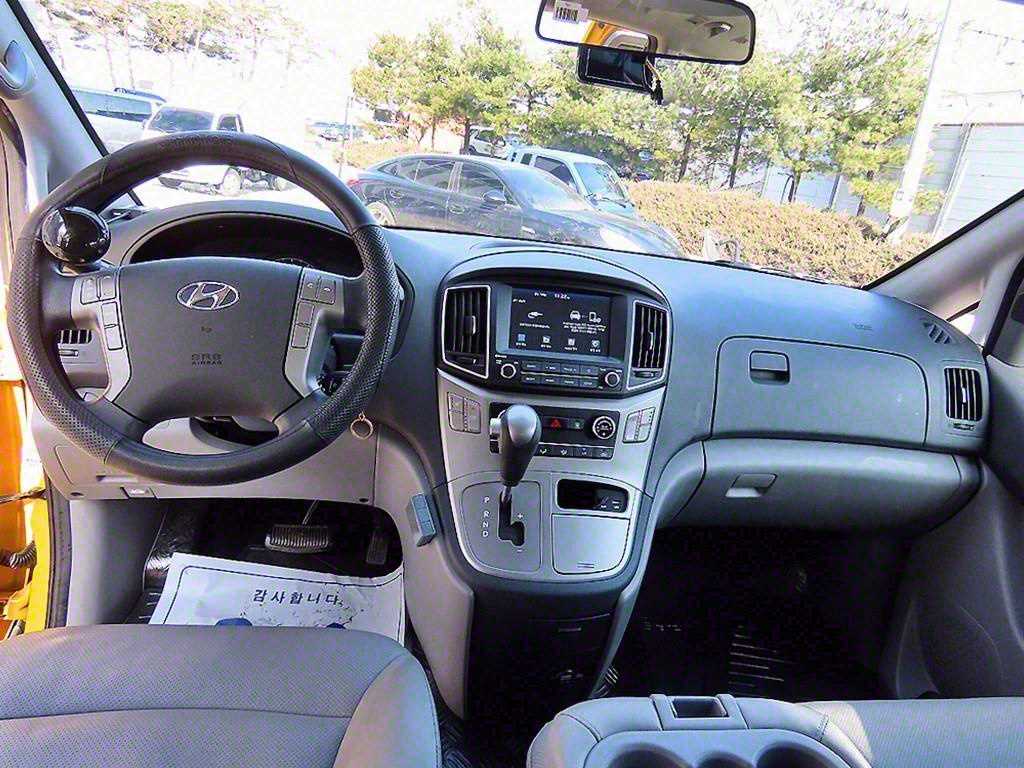 HYUNDAI Starex - Vista 8