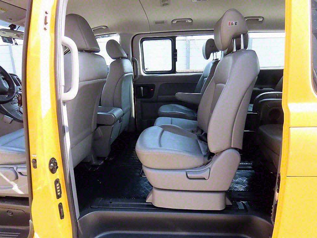 HYUNDAI Starex - Vista 6