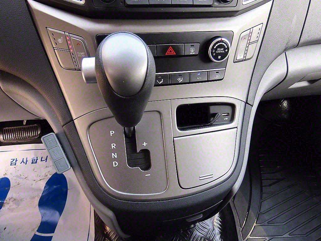 HYUNDAI Starex - Vista 11