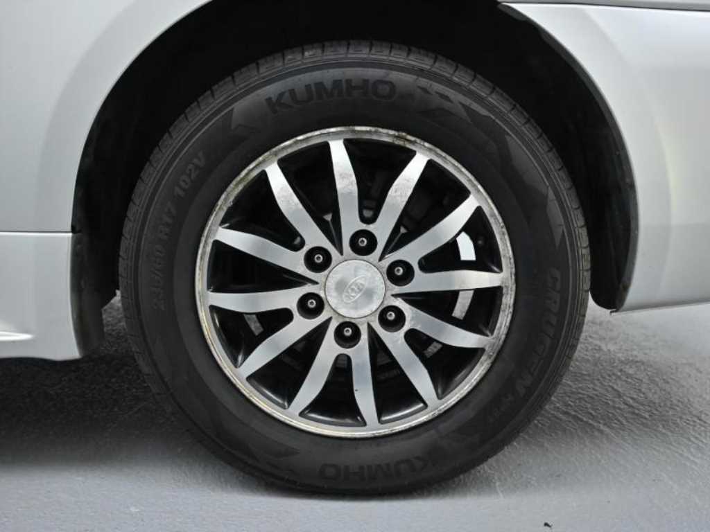 KIA Carnival - Vista 5