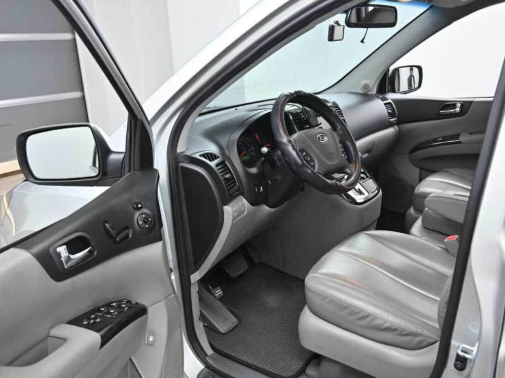KIA Carnival - Vista 11
