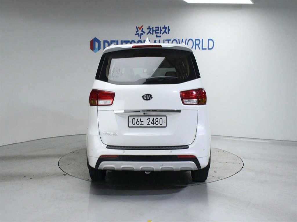 KIA Carnival - Vista 4
