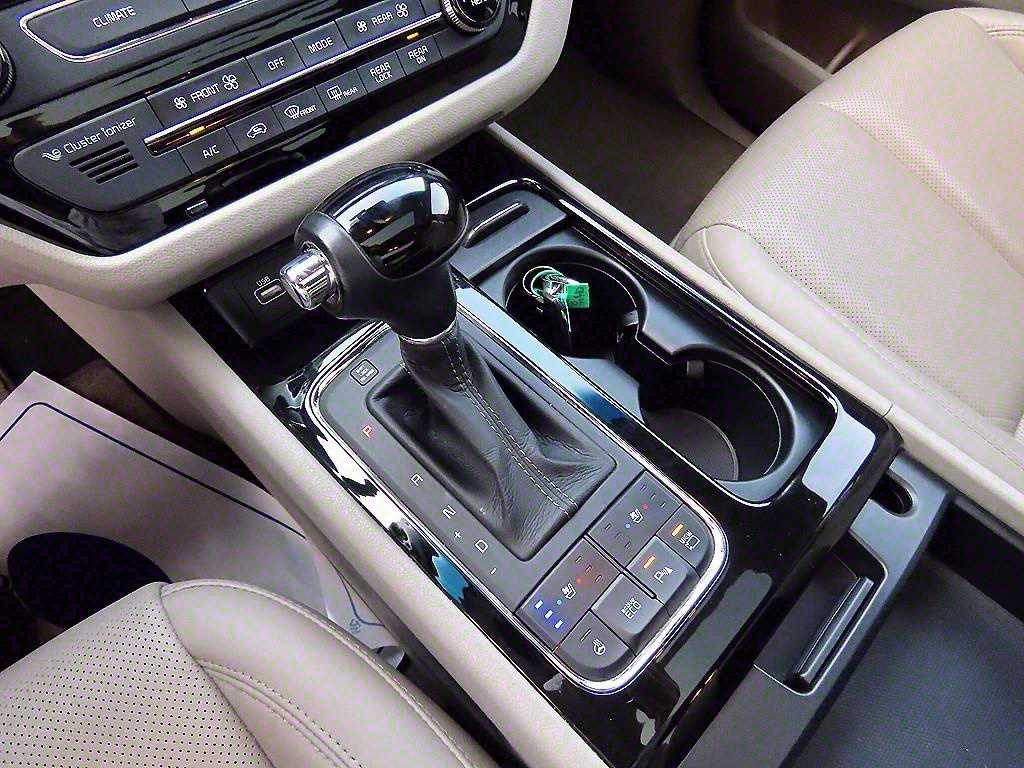 KIA Carnival - Vista 11