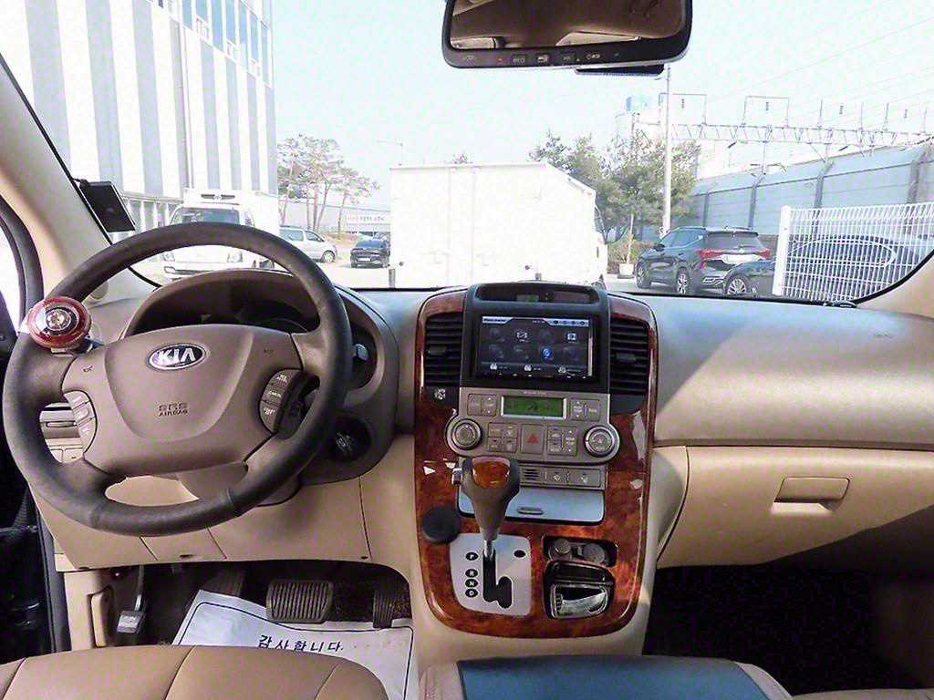 KIA Carnival - Vista 8