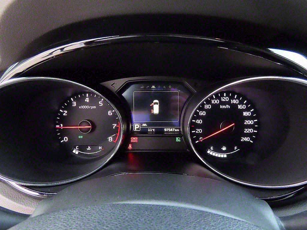 KIA Carnival - Vista 10