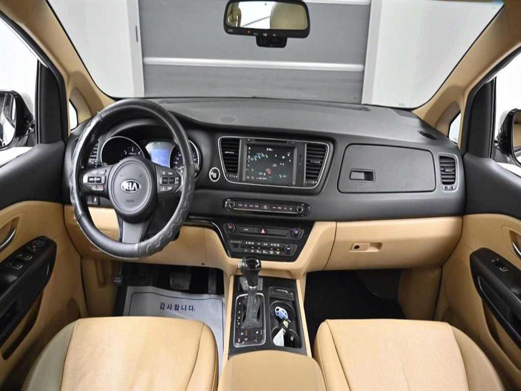 KIA Carnival - Vista 7