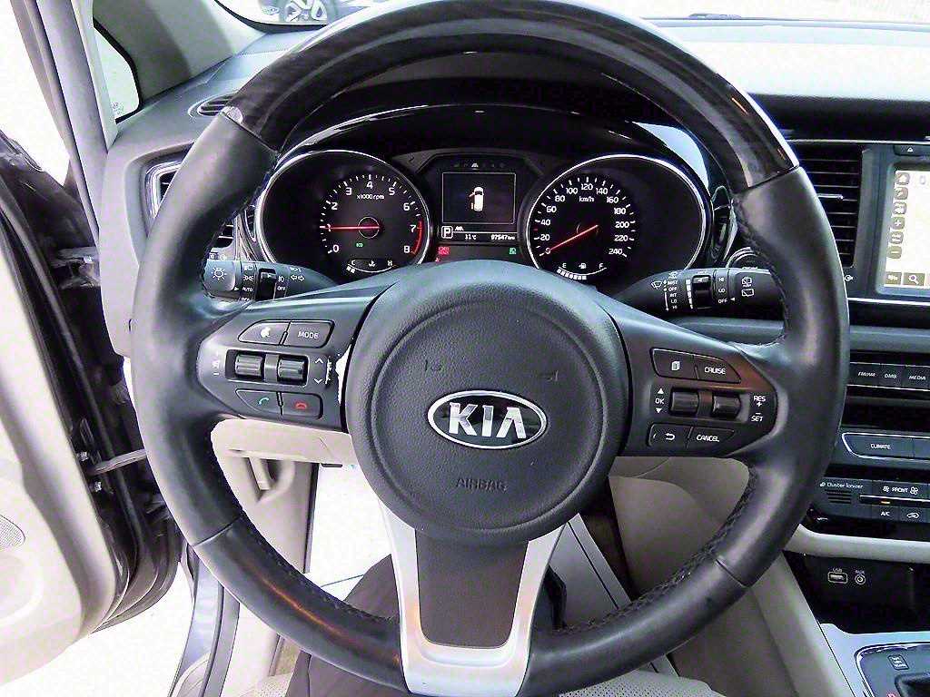 KIA Carnival - Vista 9
