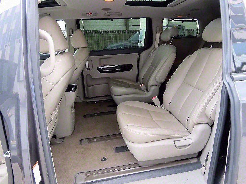 KIA Carnival - Vista 6