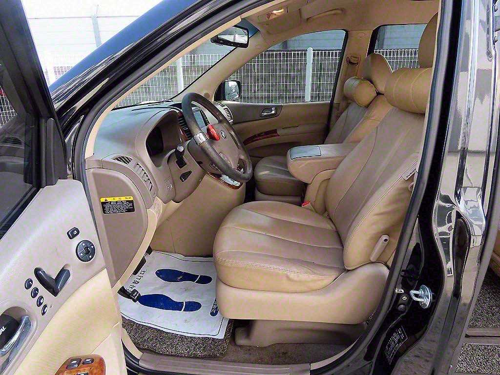 KIA Carnival - Vista 5