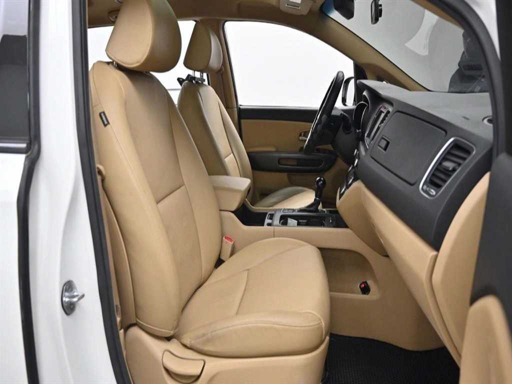 KIA Carnival - Vista 10