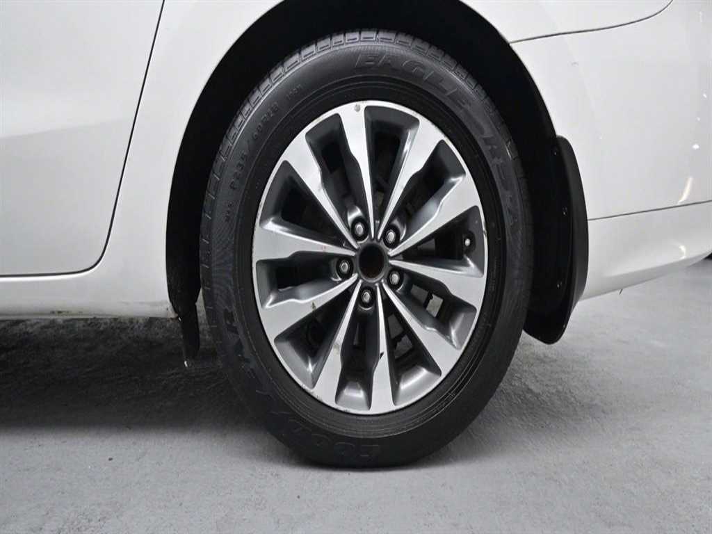 KIA Carnival - Vista 5