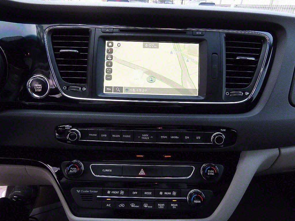 KIA Carnival - Vista 12