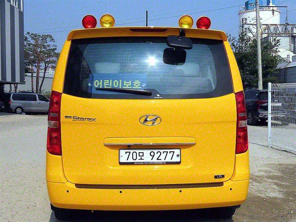 HYUNDAI Starex - Vista 4