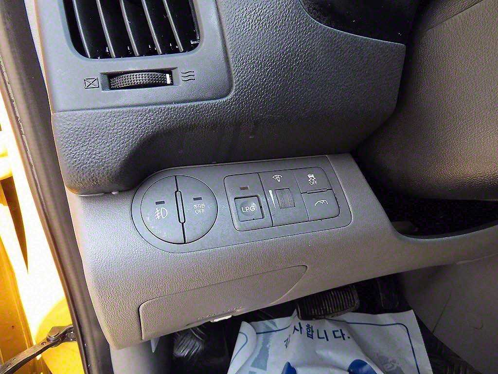 HYUNDAI Starex 2018 Amarillo - Importación desde Corea - HF Imports Iquique - Foto 13