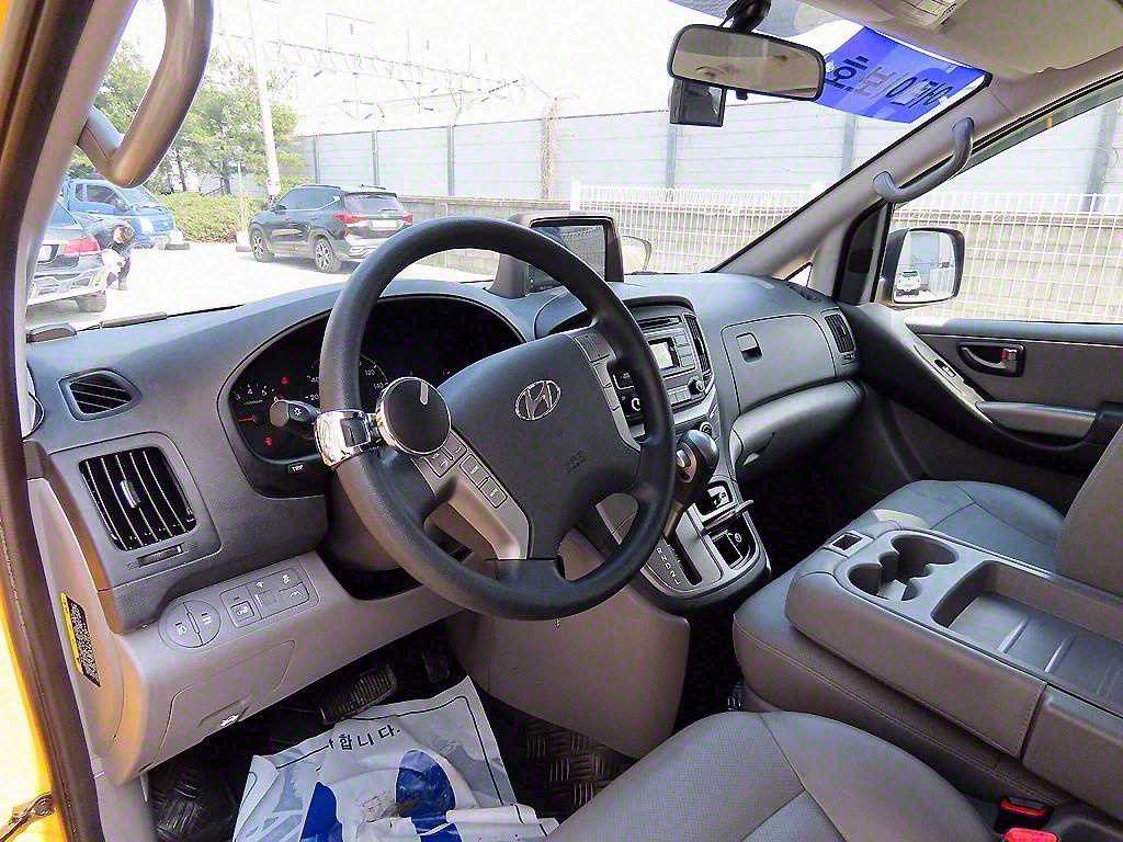 HYUNDAI Starex - Vista 8