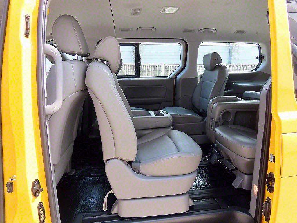 HYUNDAI Starex - Vista 6