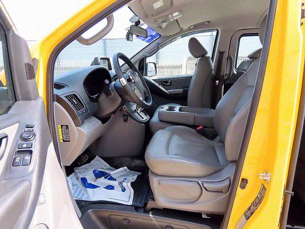 HYUNDAI Starex - Vista 5