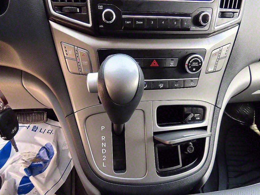 HYUNDAI Starex - Vista 11