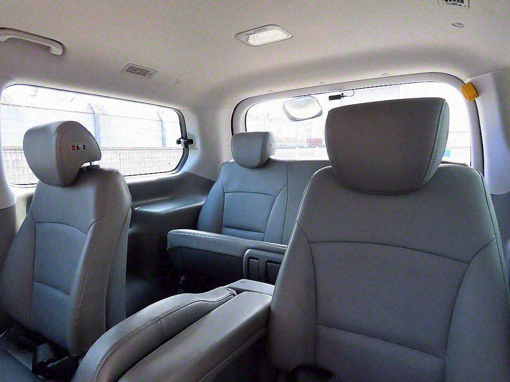 HYUNDAI Starex - Vista 7