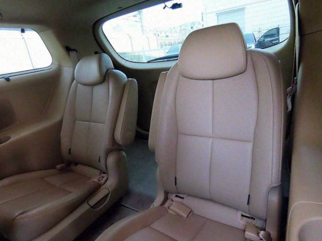 KIA Carnival - Vista 7
