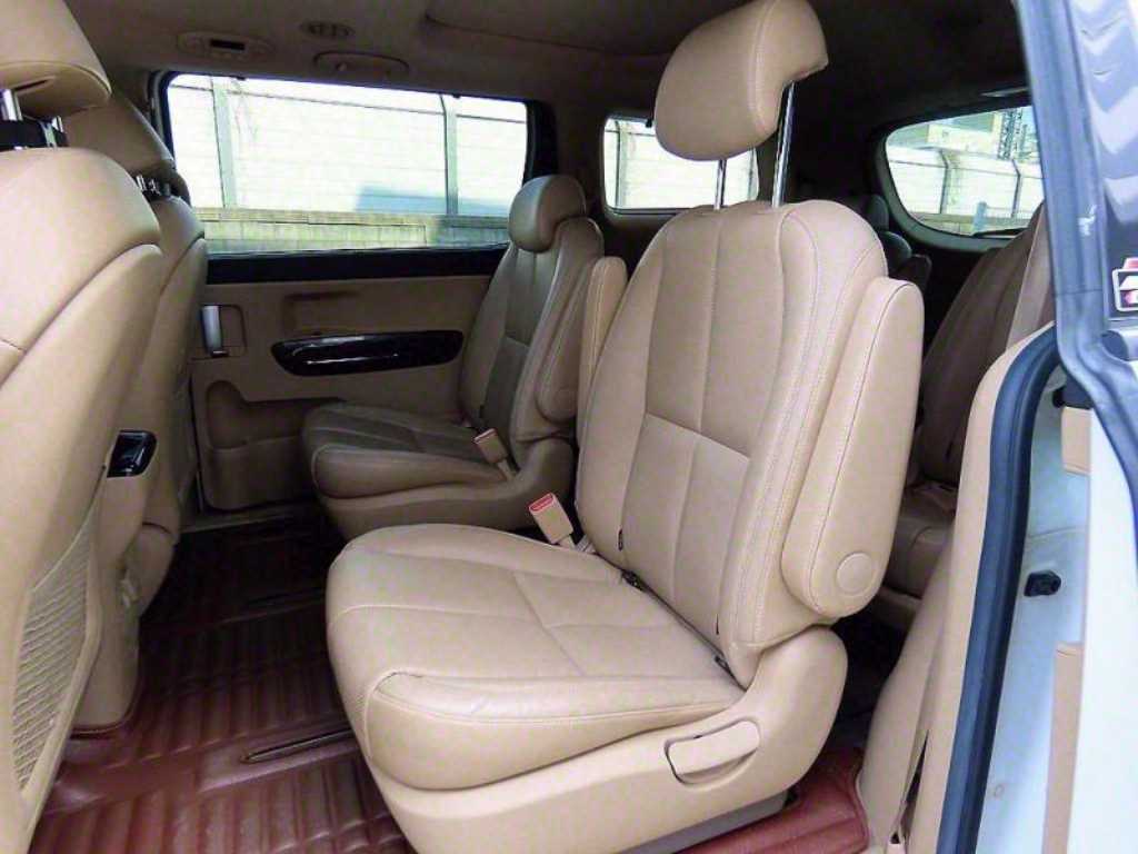 KIA Carnival - Vista 6