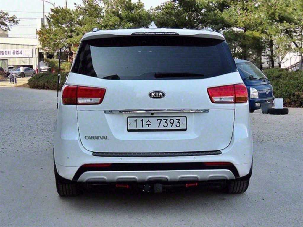 KIA Carnival - Vista 4