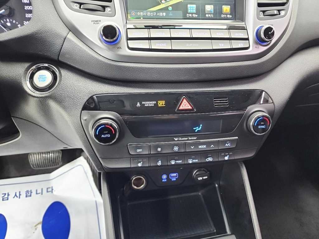 HYUNDAI Tucson - Vista 10