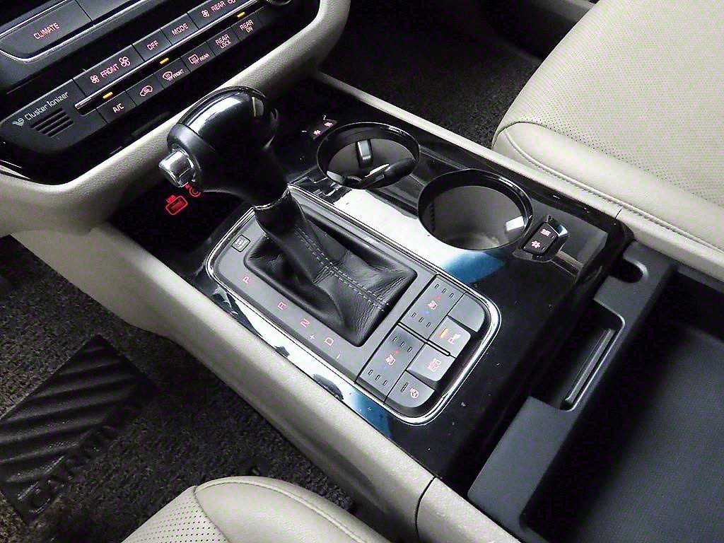 KIA Carnival - Vista 11