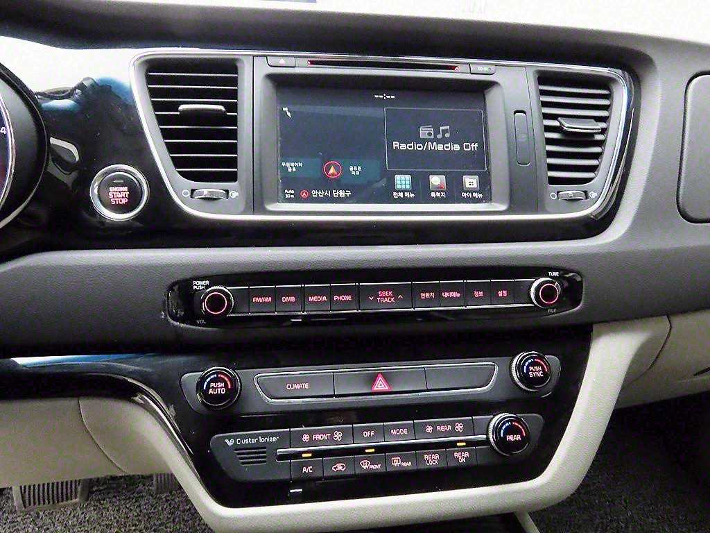 KIA Carnival - Vista 9