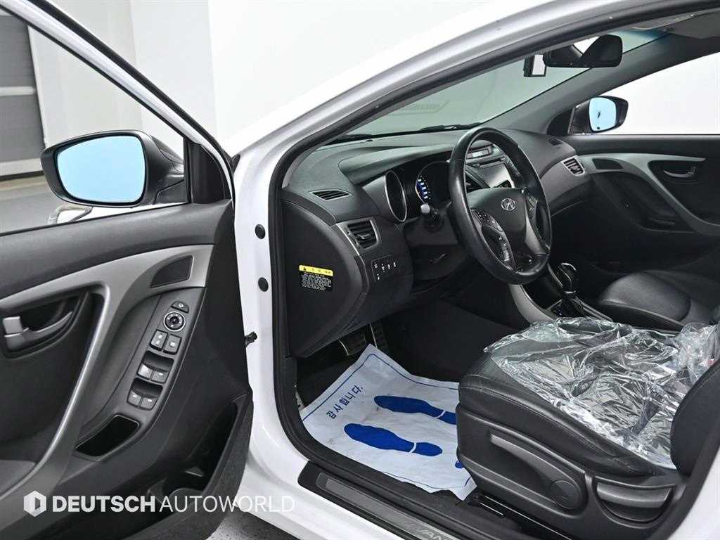 HYUNDAI Avante - Vista 11