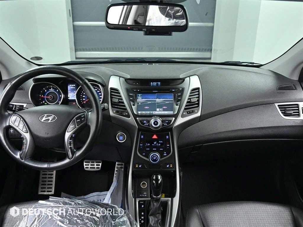 HYUNDAI Avante - Vista 7