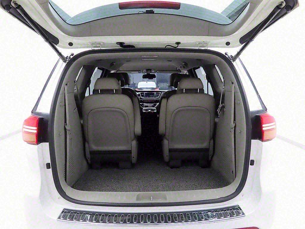 KIA Carnival - Vista 5