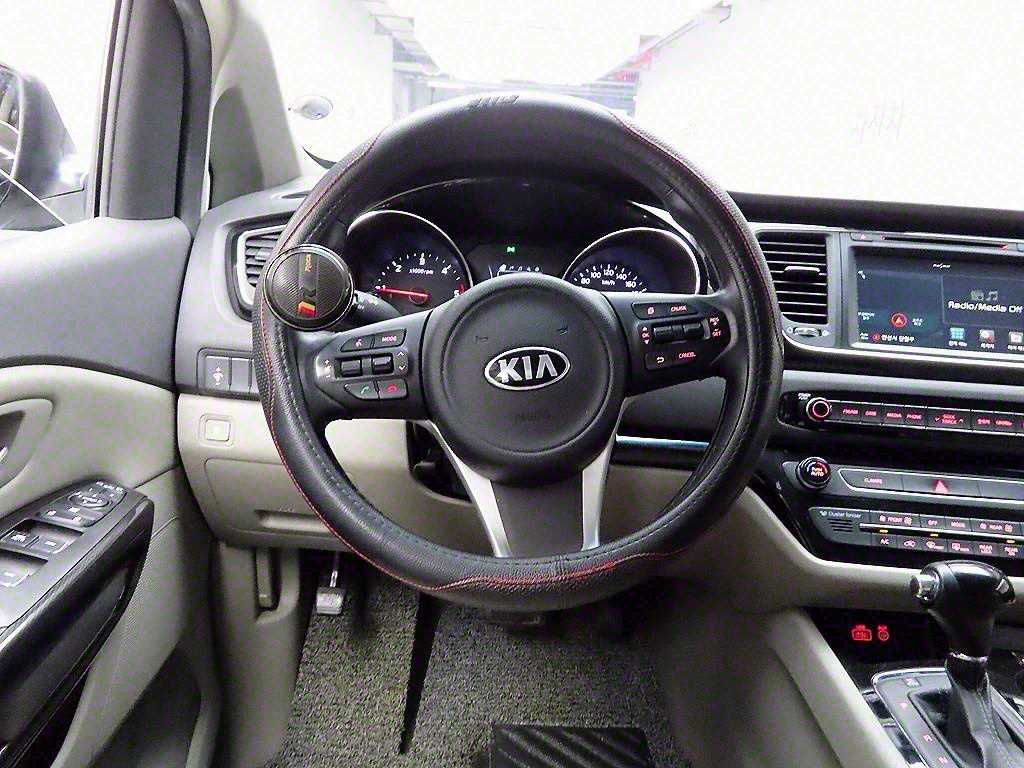 KIA Carnival - Vista 7