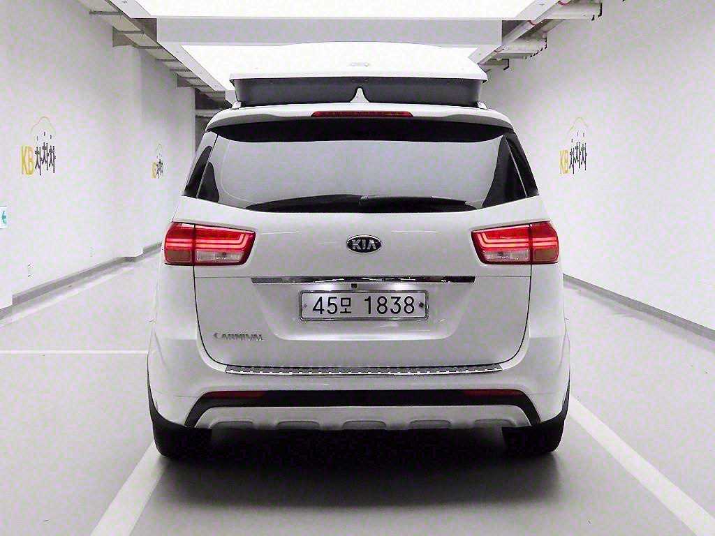 KIA Carnival - Vista 4