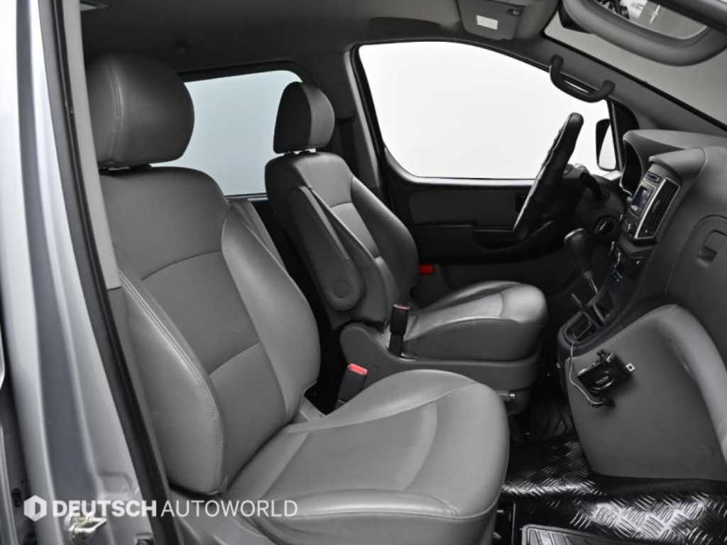 HYUNDAI Starex - Vista 10