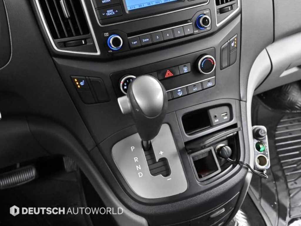 HYUNDAI Starex - Vista 9