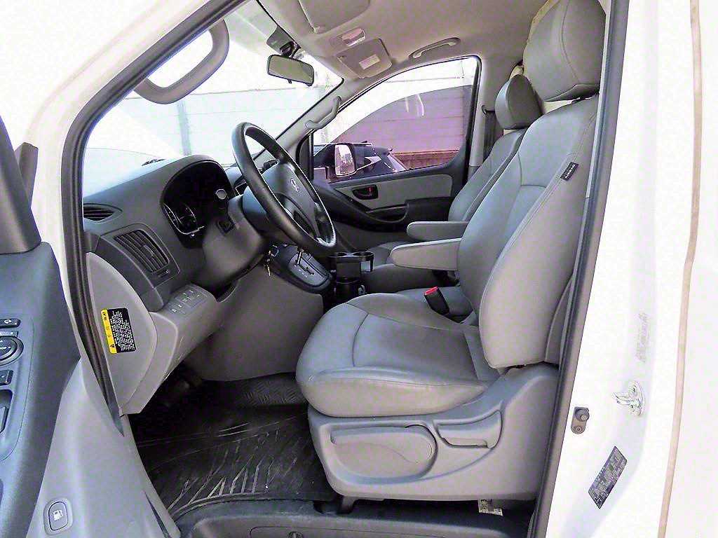 HYUNDAI Starex - Vista 5