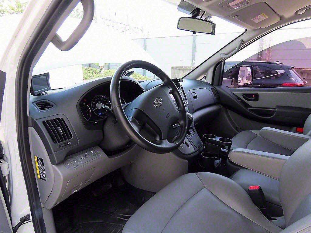 HYUNDAI Starex - Vista 6