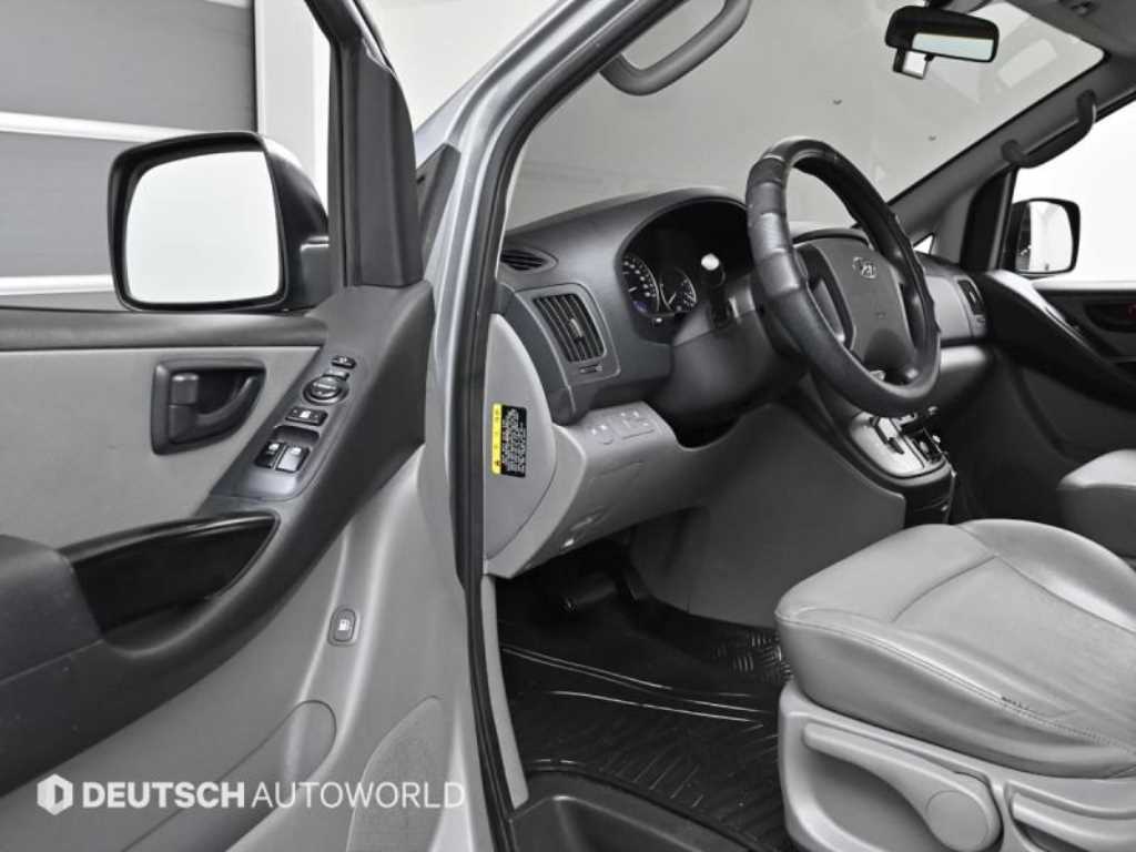 HYUNDAI Starex - Vista 11