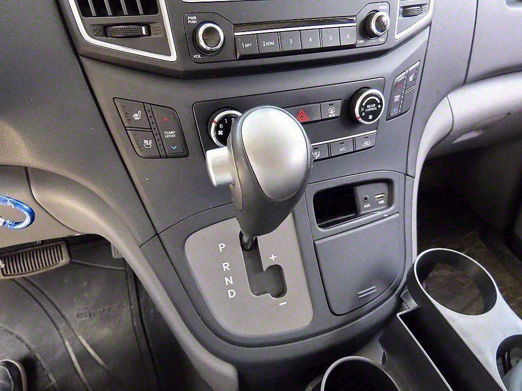 HYUNDAI Starex - Vista 9