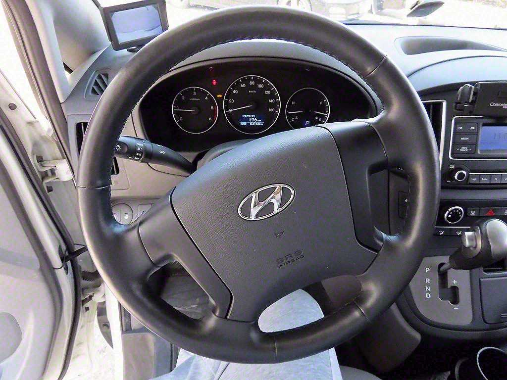 HYUNDAI Starex - Vista 7