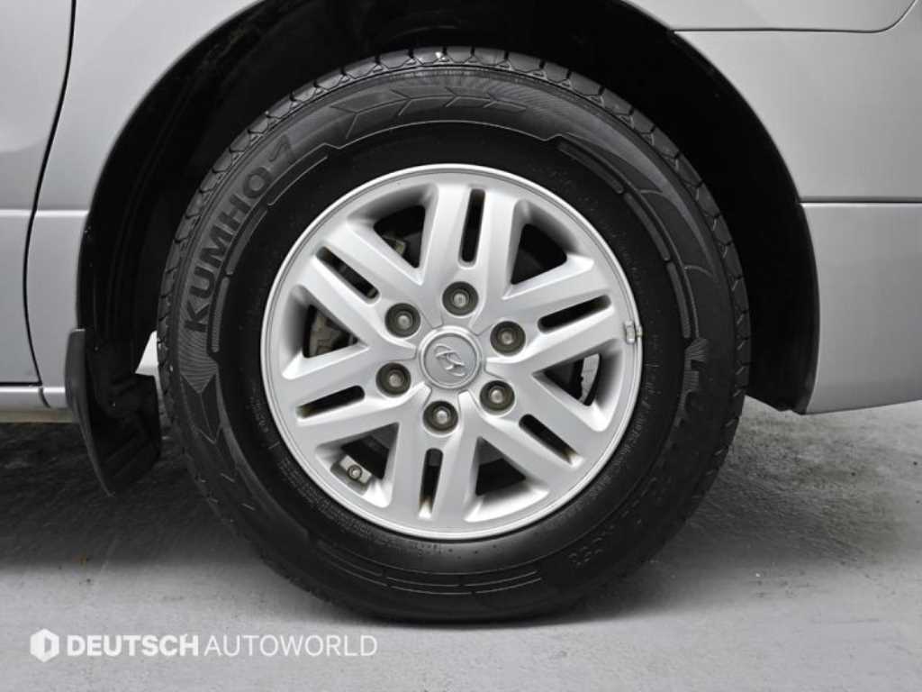 HYUNDAI Starex - Vista 5