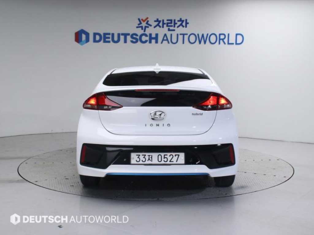 HYUNDAI Ioniq - Vista 4