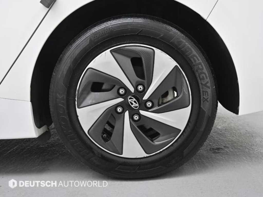 HYUNDAI Ioniq - Vista 5