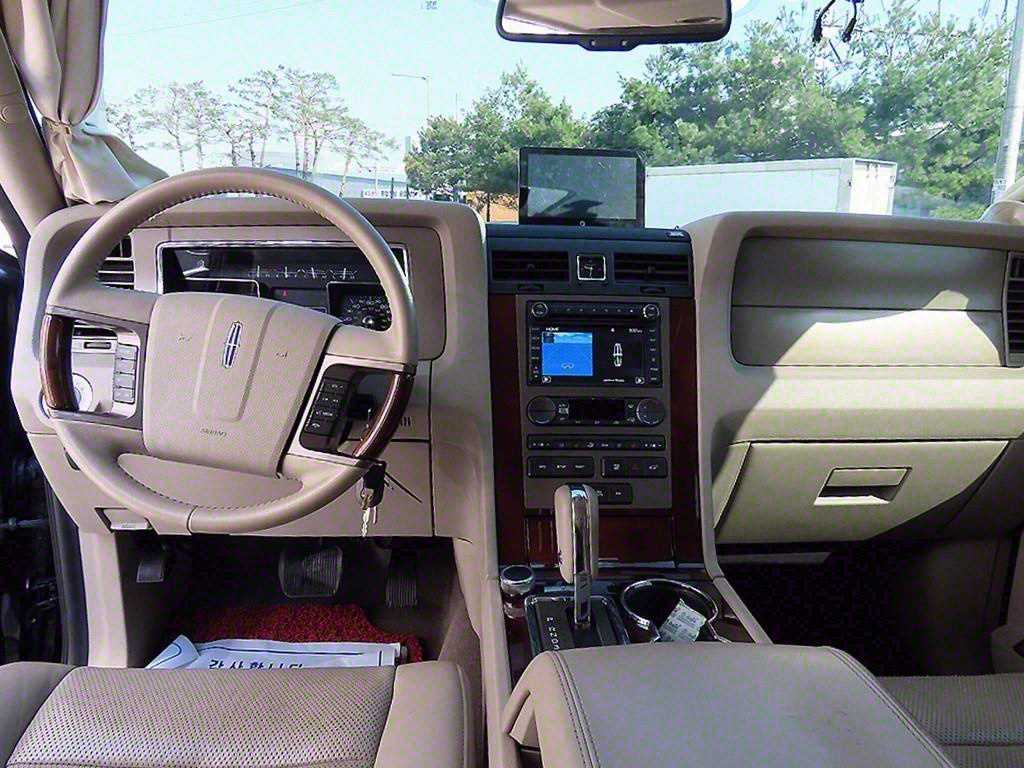 Lincoln Navigator - Vista 7