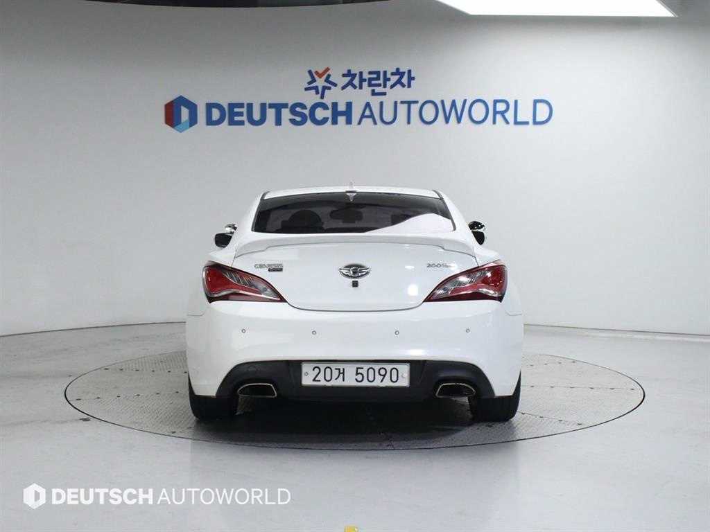 HYUNDAI Genesis - Vista 4