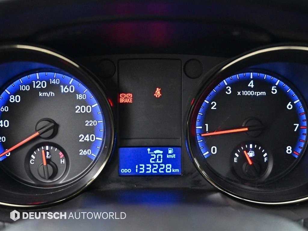 HYUNDAI Genesis - Vista 8