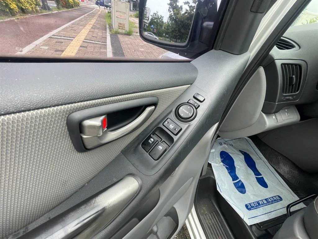 HYUNDAI Starex - Vista 11